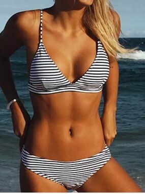 CUPSHE, Striped Blue and White Women's Bikini Set, M
